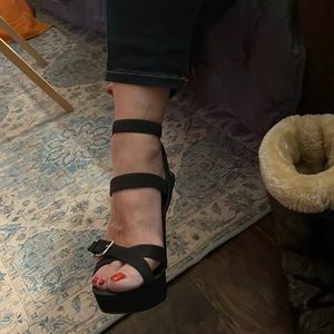 Signature Sole ankle wrap sandals